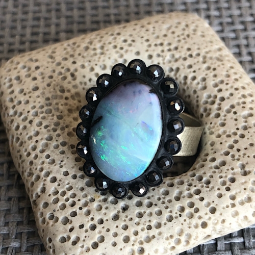 PP052/3 2x1,6cm boulder opal, spinel