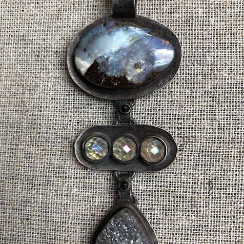 PW077 7,5x3cm boulder opal, spinel, kwarc